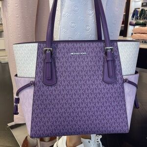 MICHAEL KORS Voyager Lg Color-Block Signature Logo Shoulder Tote Bag
Dark Purple